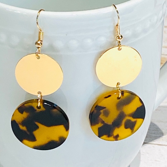 Jewelry - ✨Tortoise Round Drops✨